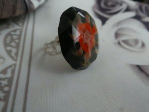 Crno-crveni prsten